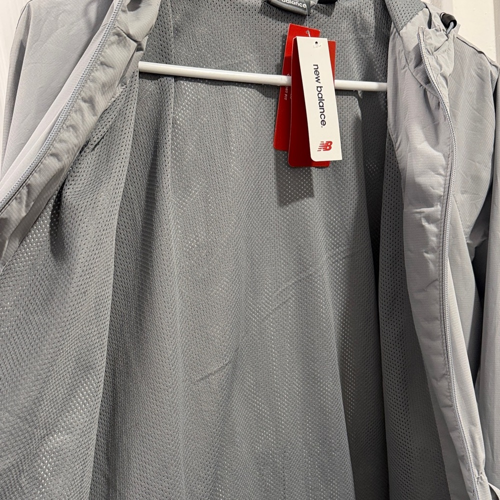 New Balance NWT  Light Gray all weather Jacket. Water & Wind Resistance - Picture 7 of 8